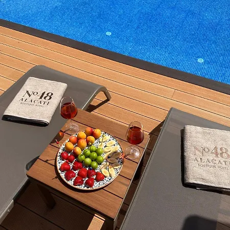 No 48 Alacati Oda ve Kahvaltı Çeşme